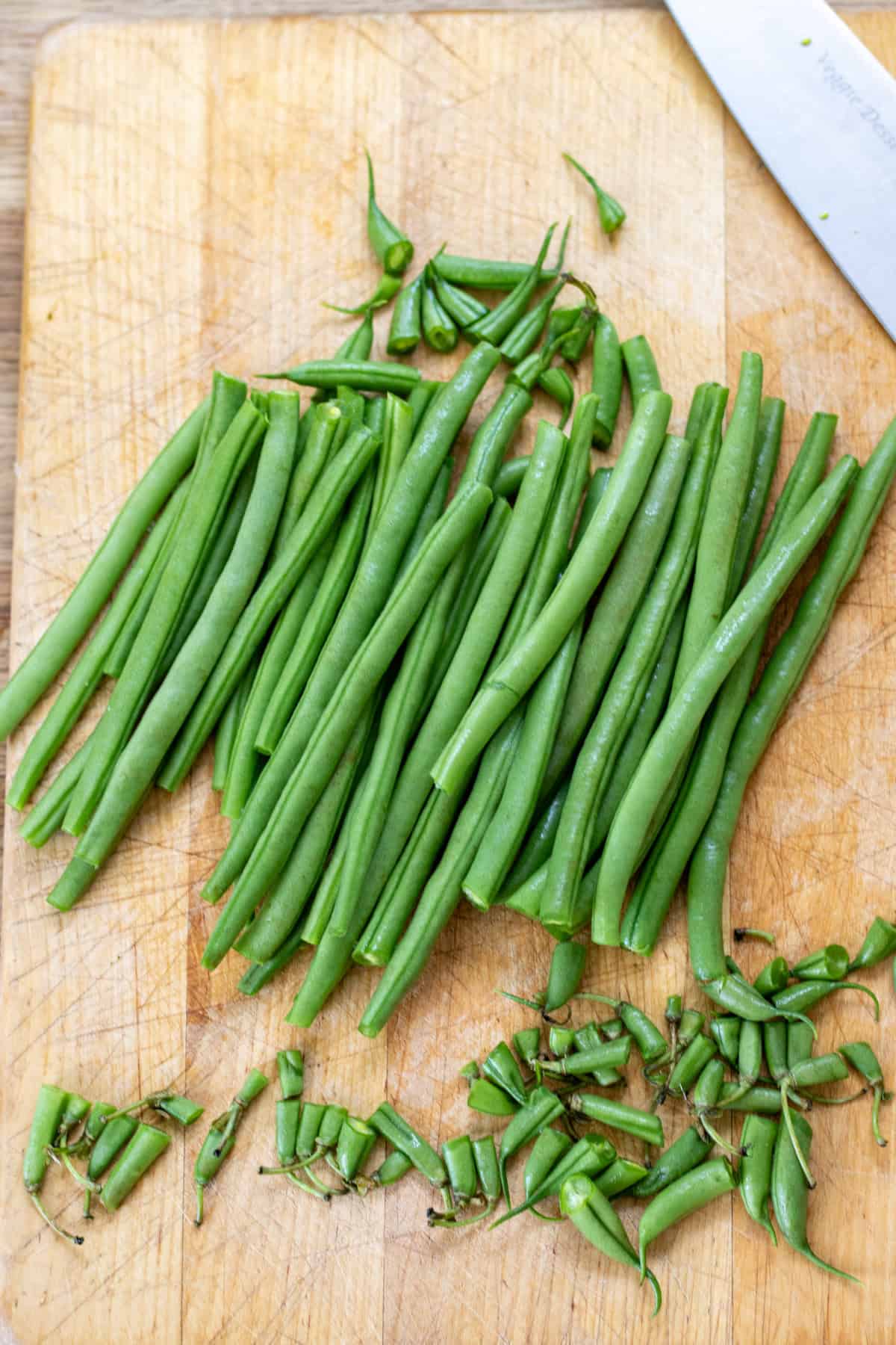 Trimming the green beans.